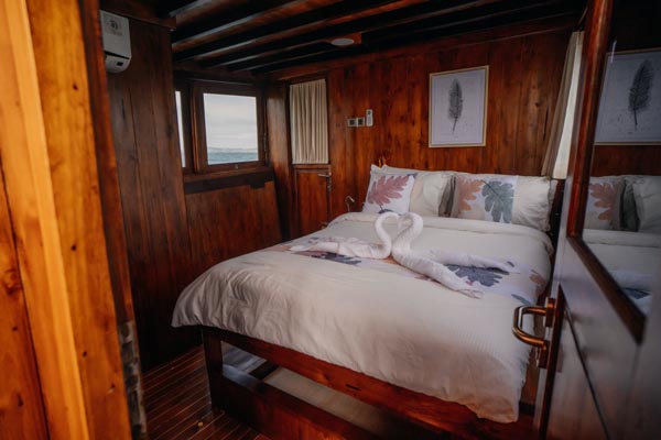 Master cabin_Middle Deck_7